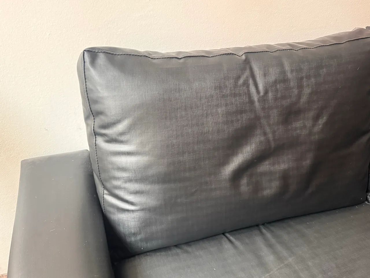 Sofá retrátil de couro sintético preto 