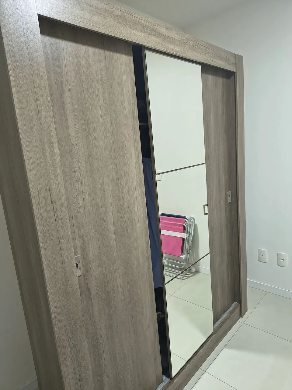 Guarda Roupa com Espelho