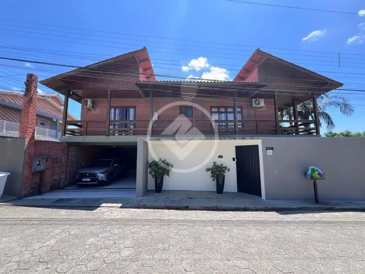 Casa com Vista para Mar, Jardim, Edícula e Campo de Futebol codigo: 307858