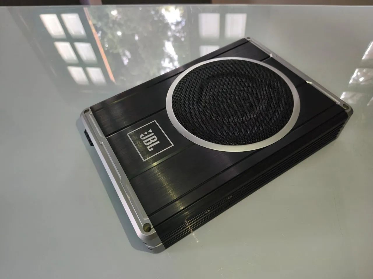 Subwoofer Amplificado Slim JBL SW8A-S