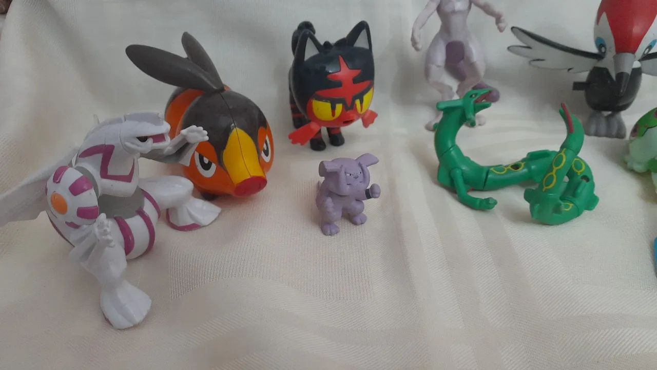 Bonecos pokemon colecionáveis  - Foto 2