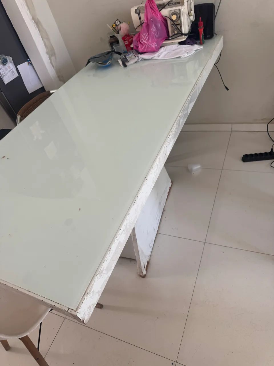 Mesa MDF com tampo de vidro 