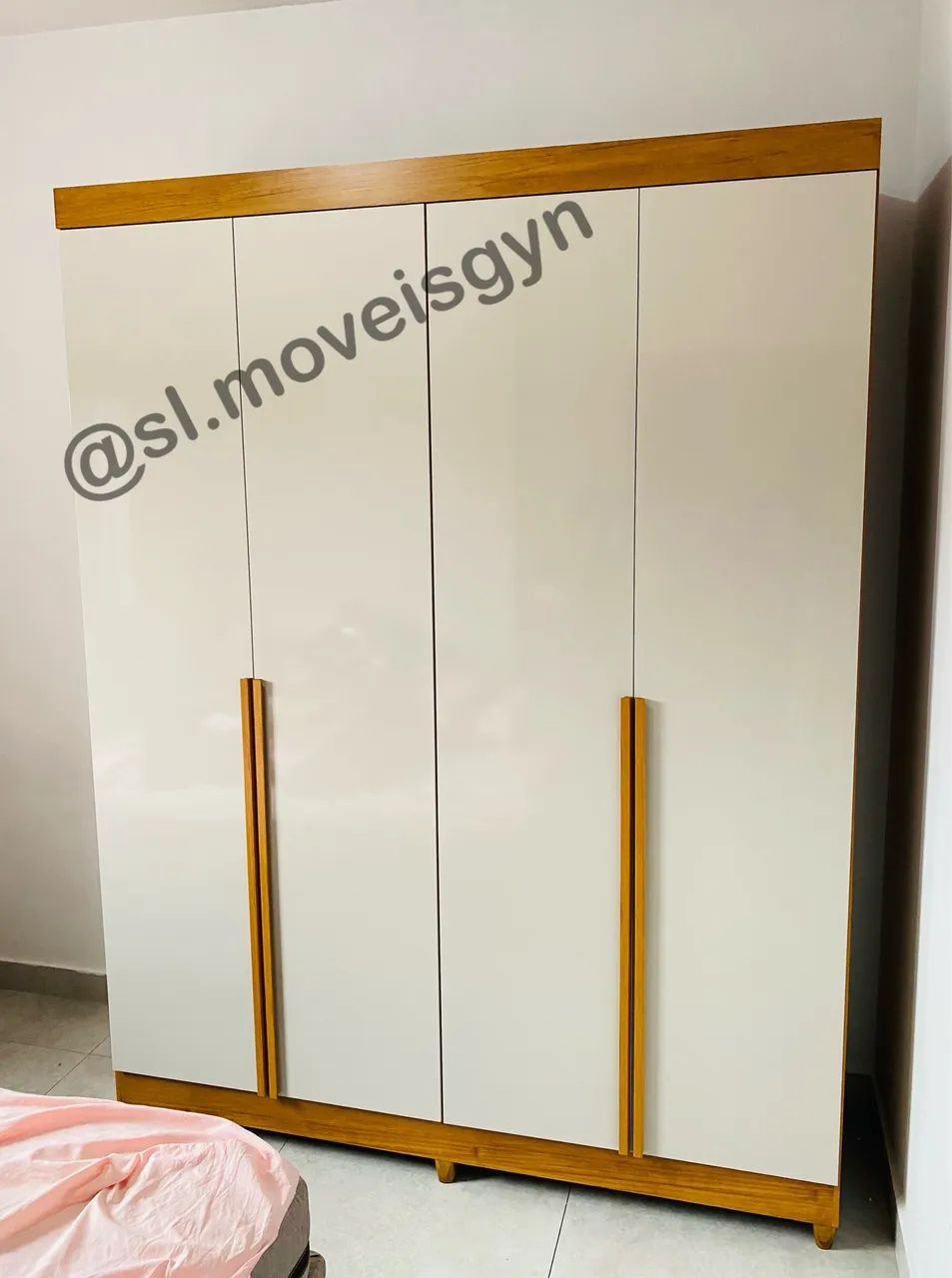 Roupeiro 4 portas 100% MDF - Pés de brinde 