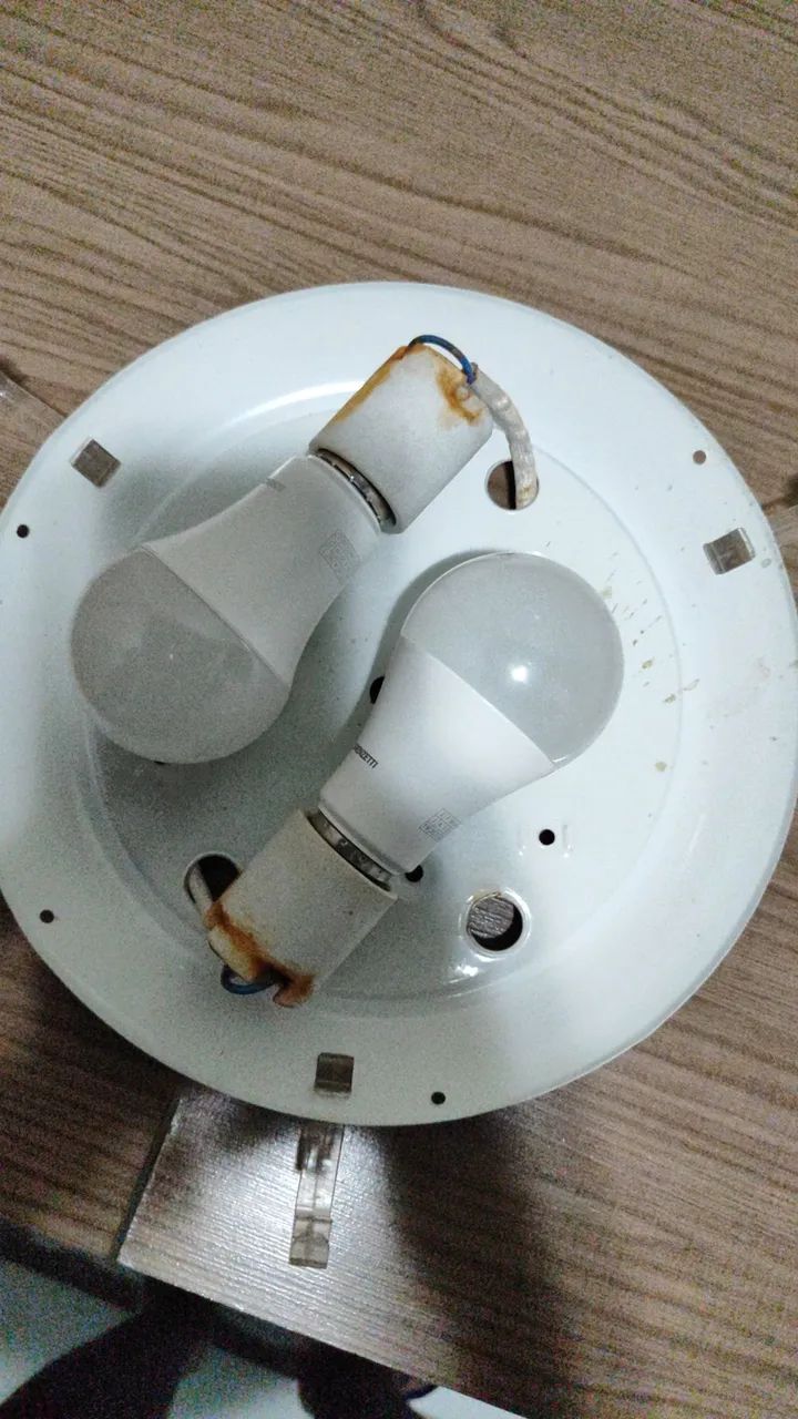 VENDO 9 PLAFONS COM LÂMPADAS - Foto 2