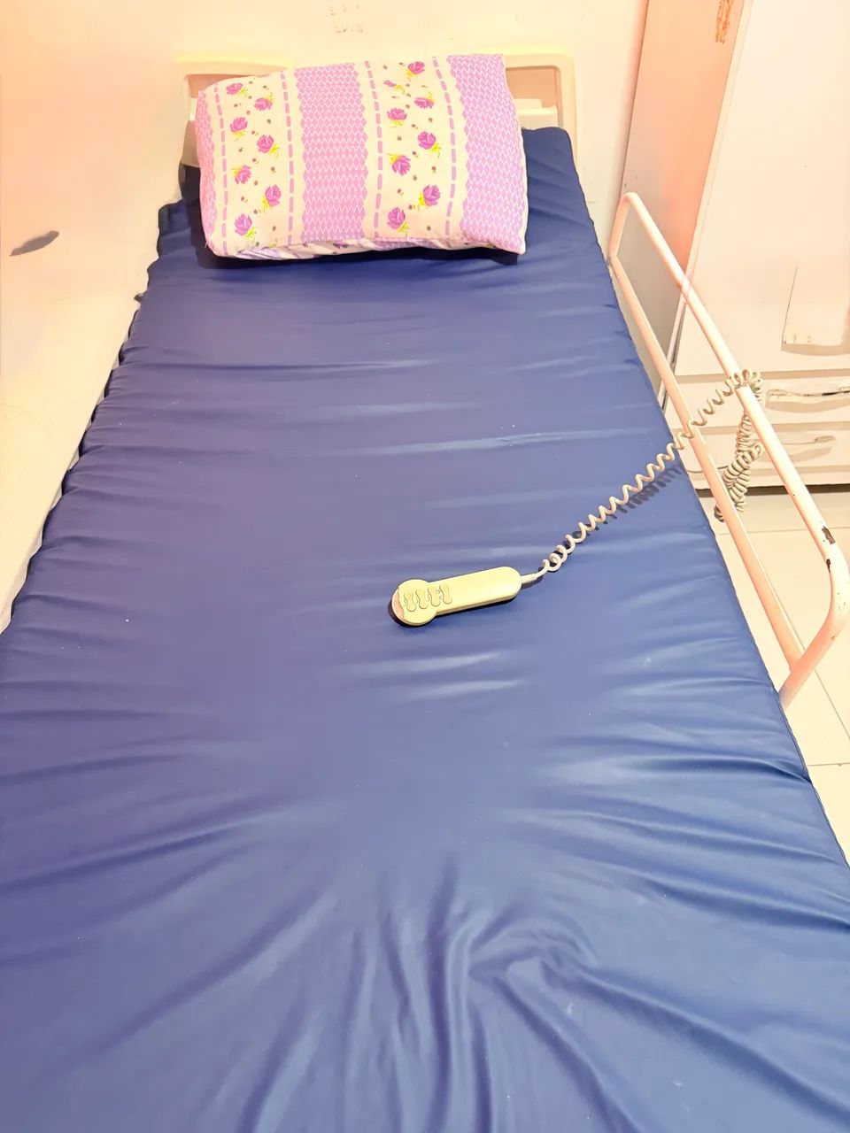 Cama hospitalar motorizada 