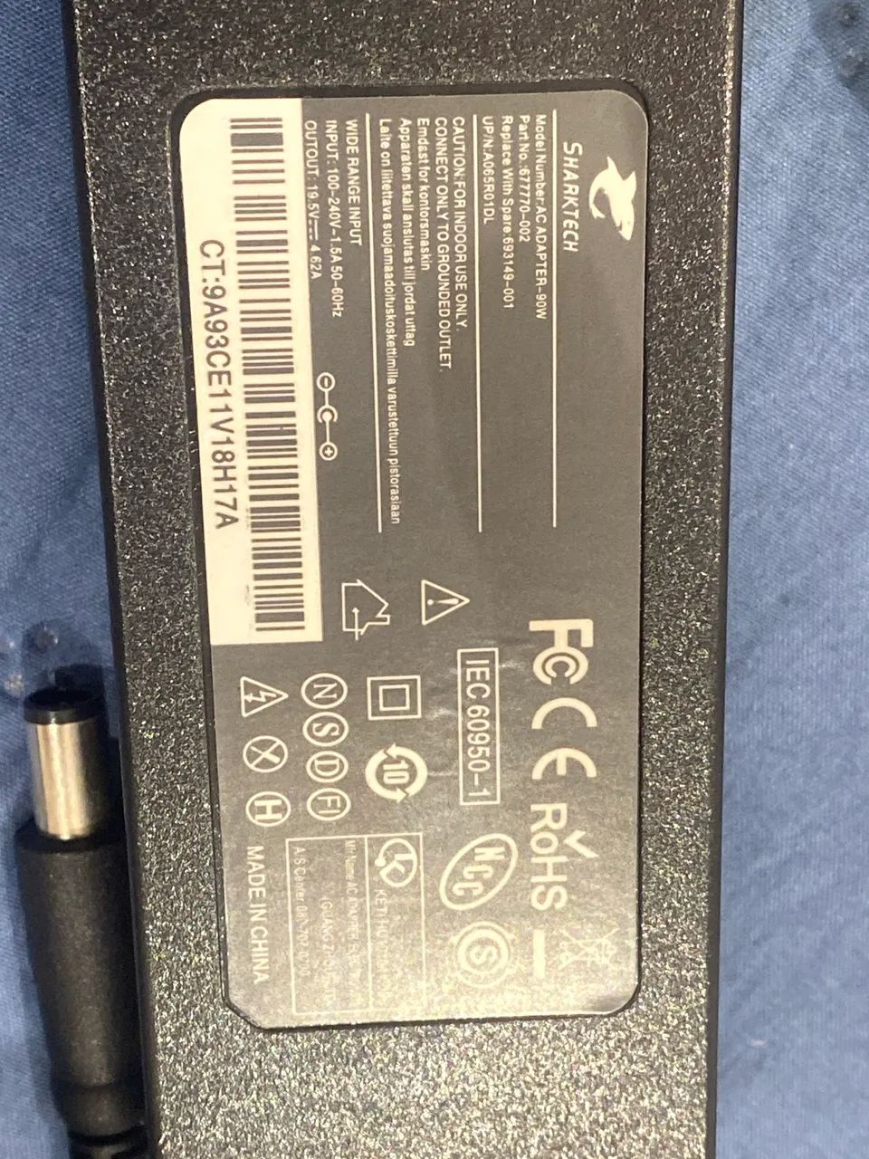 fonte de alimentação para notebook da marca Sharktech, modelo AC ADAPTER-90W - Foto 2