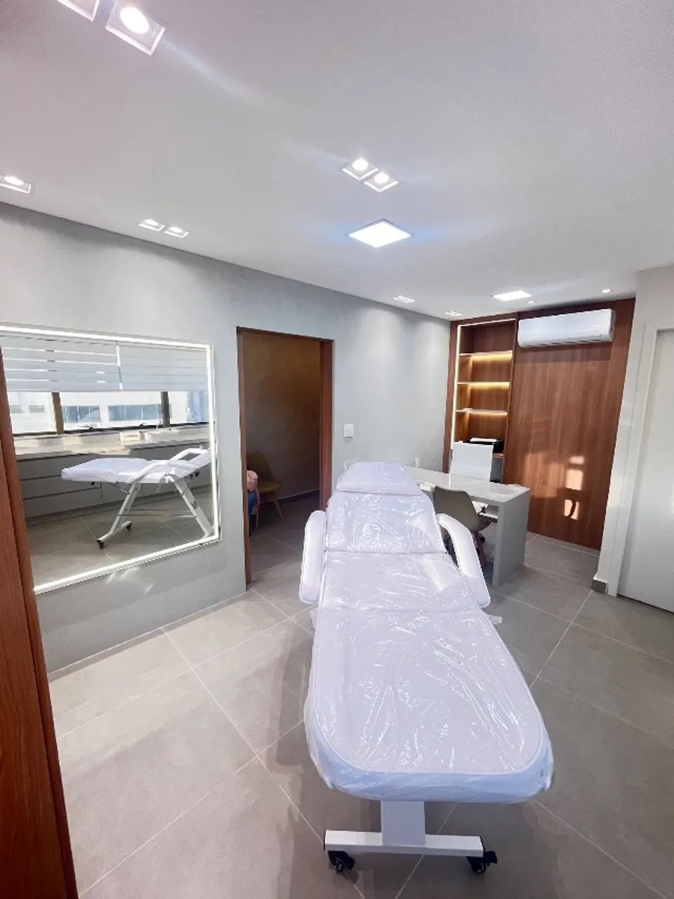 Maca Poltrona com Rodinhas - Branca ESTEK - com gavetas Semi Nova - Foto 2