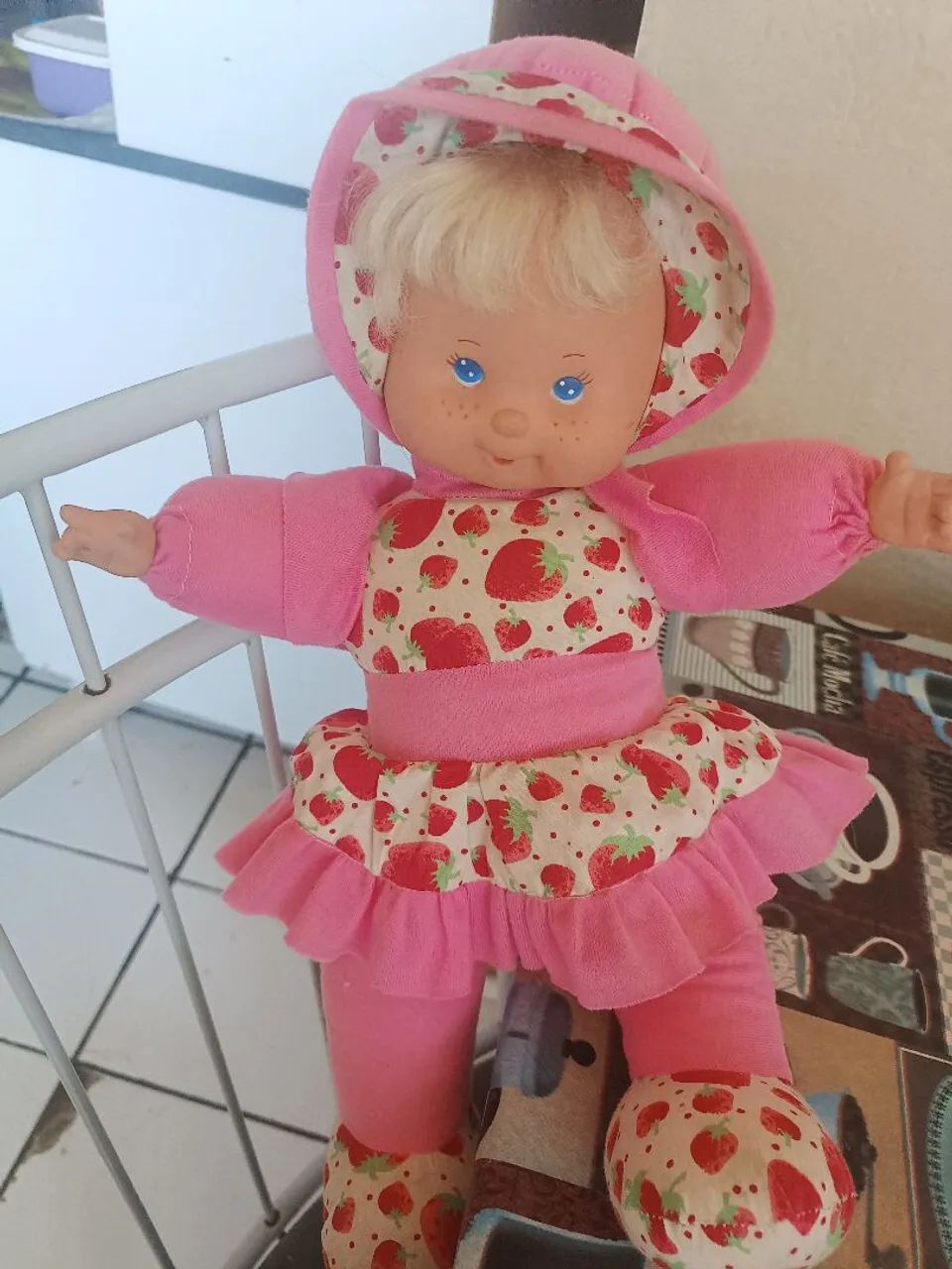 Boneca Moranguinho grande linda 