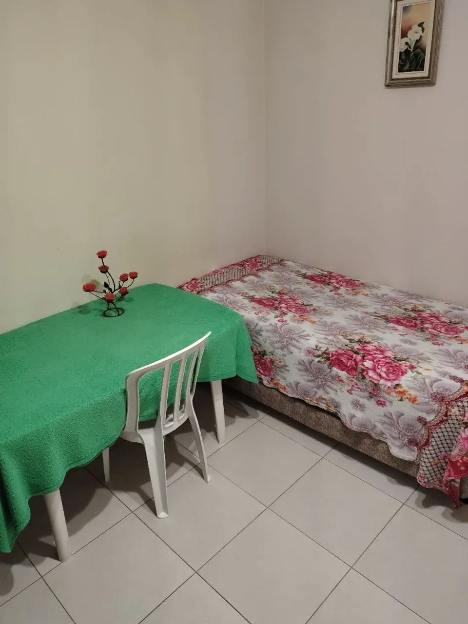 LOCAÇÃO DE QUARTO INDIVIDUL PARA MULHER C/LUZ, ÁGUA E INTERNET - Foto 2