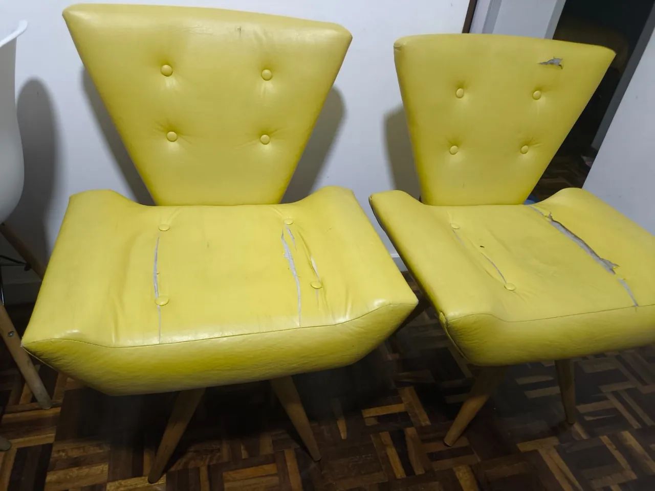 Vendo 2 cadeiras e 1 colchão  - Foto 3
