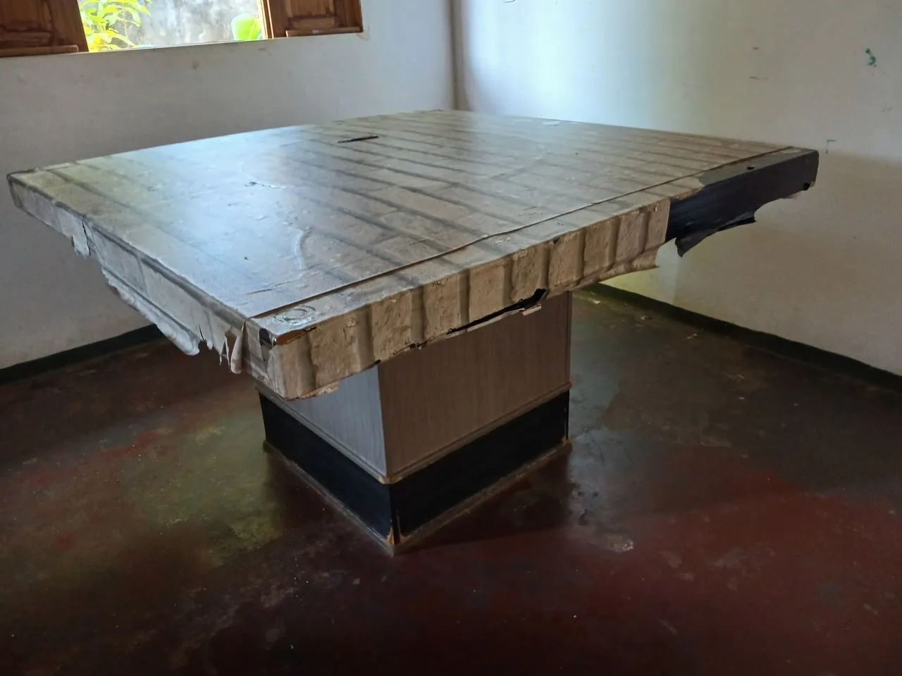Vende-se mesa quadrada 8 lugares envelopada