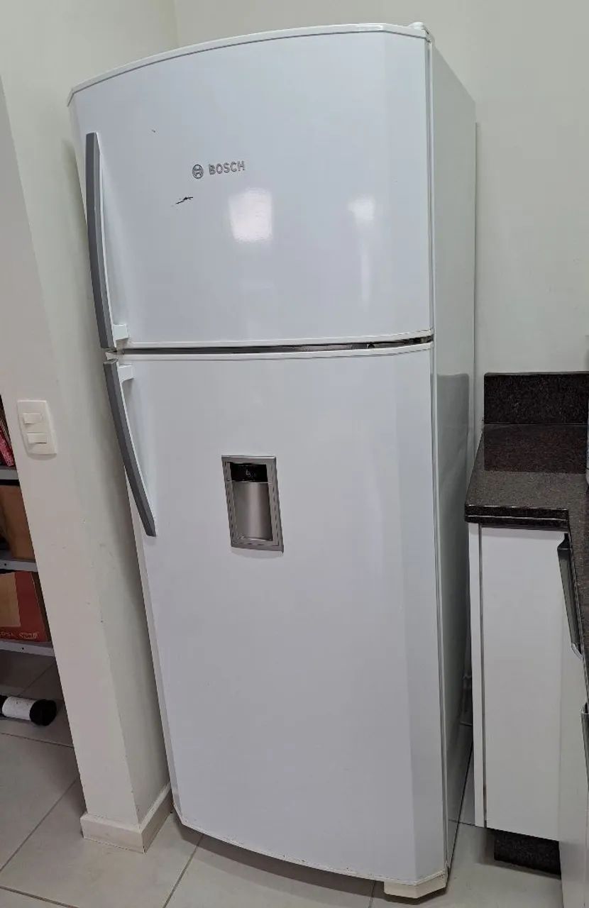 Geladeira Bosch duplex branca - R$ 550