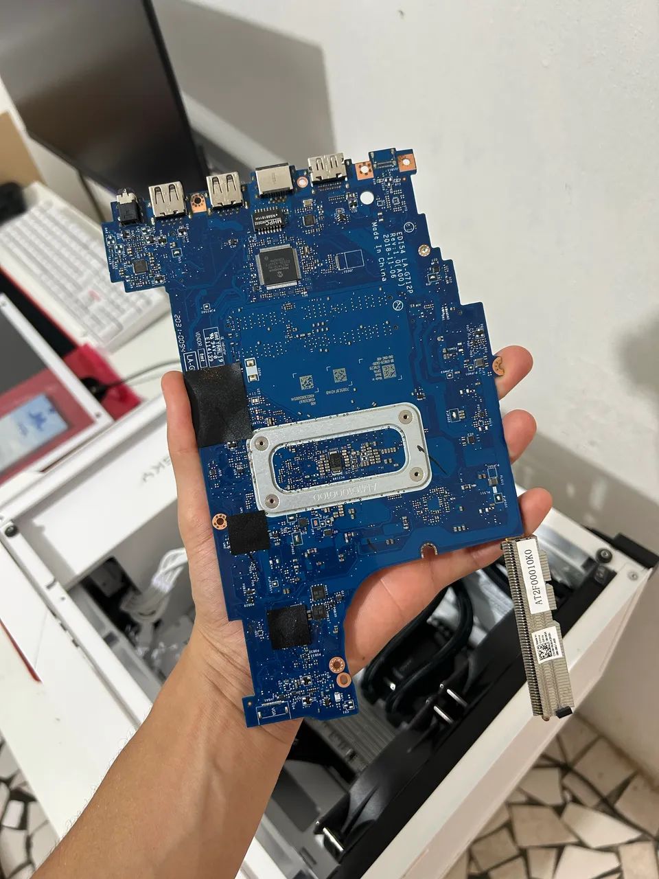 Placa mãe + processador Funcional Dell inspiron 15 Modelo p75f - Foto 4