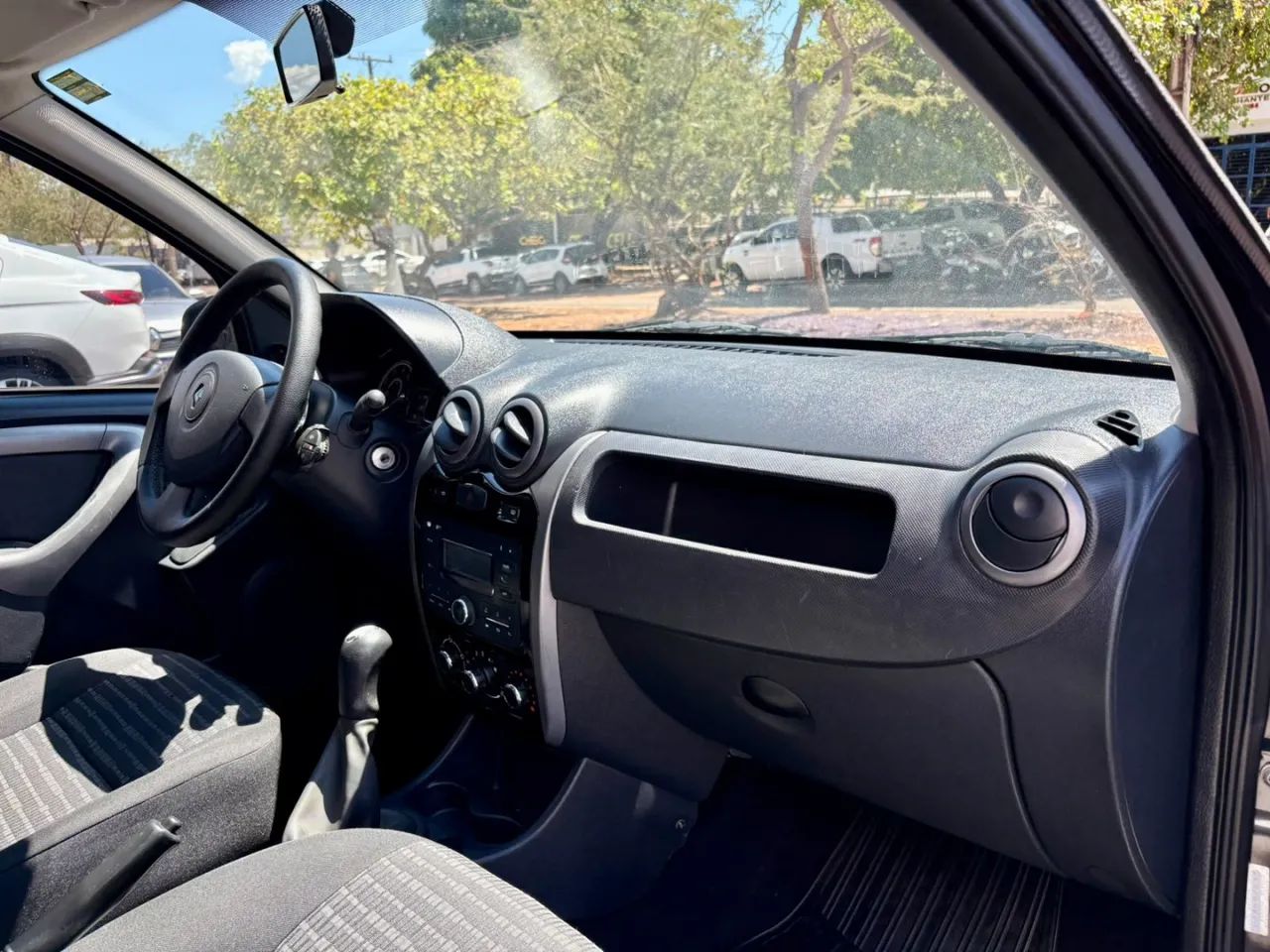 Renault Sandero Expression Hi-flex 1.6 8V 5P 2013 - Foto 2