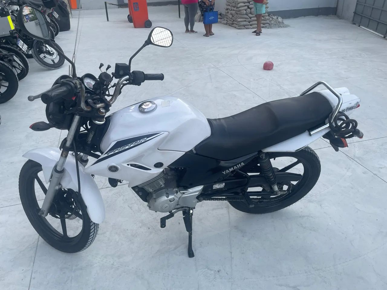 YBR Factor 125 ED branca , Modelo 2015 - Foto 4