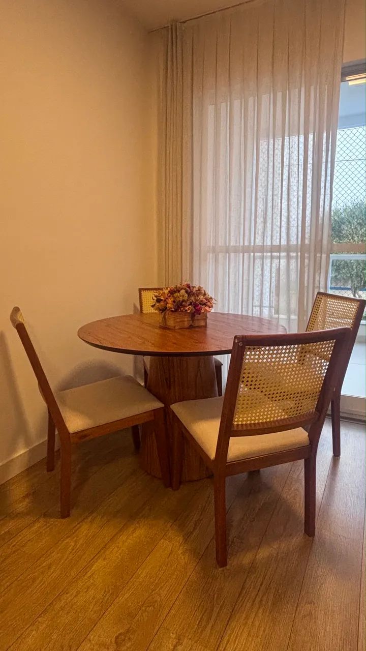 Mesa com cadeiras