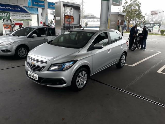 Onix LT 1.4 2013 prata metálico