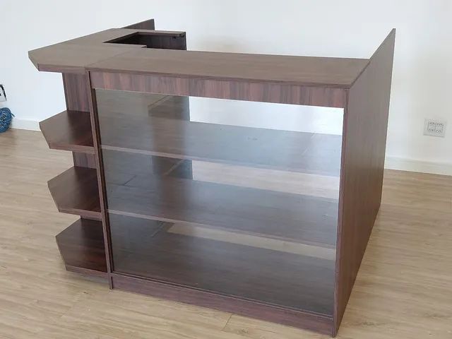 Balcão madeirado com caixa e vitrine novo - Foto 2