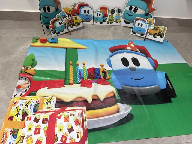 Kit Festa Casado 2 Painéis + Trio Capas Cilindro Léo O Caminhão - Decoração  Infantil