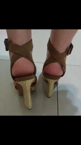  Sandália Schutz em Nobuck marrom  núm. 35 - Foto 3