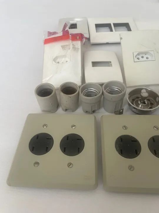 Tomadas Pial antigas e outras utilidades - Foto 2