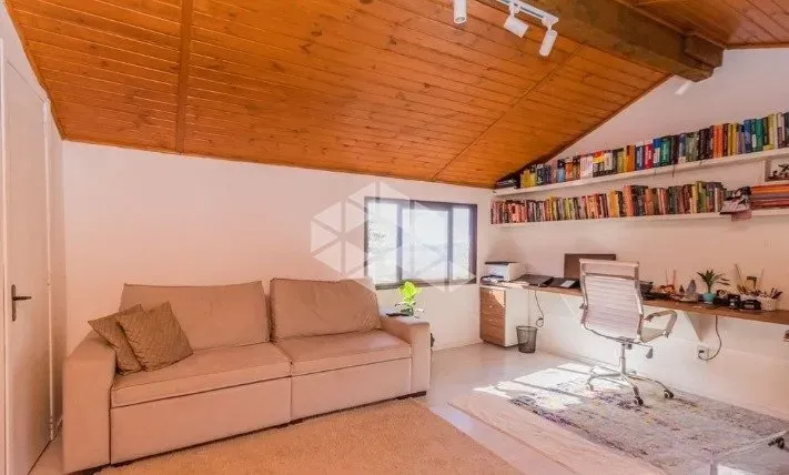 baixo de preço !! Casa em condomínio com 03 dormitorios, sendo 2 suítes,03 banheiros, chur