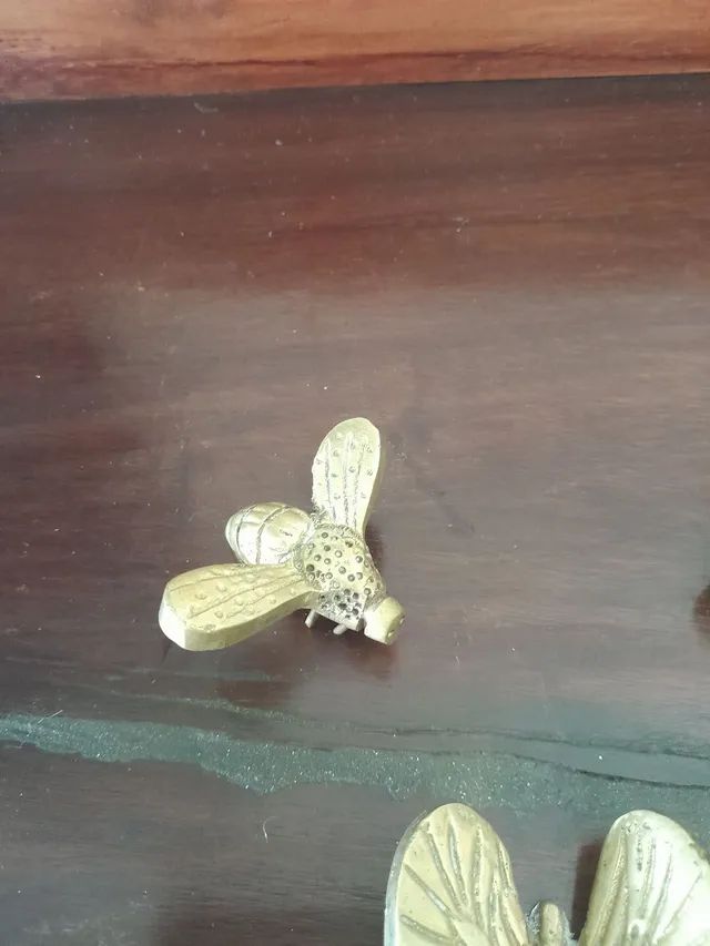 Conjunto de borboletas e abelha em bronze centenário  - Foto 3