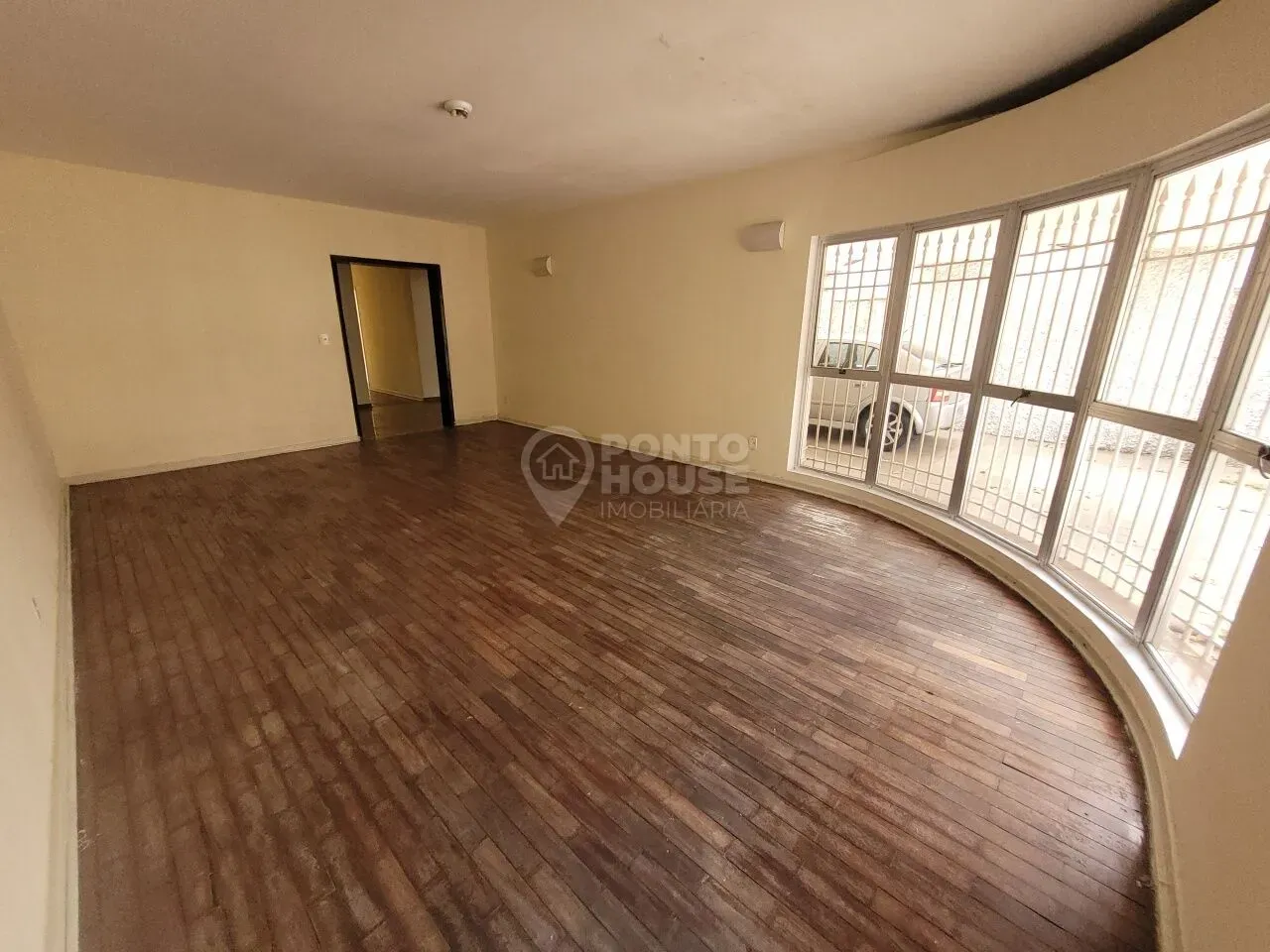 Casa à Venda no bairro Planalto Paulista 5 Dormitórios, 7 Vagas, Ampla, 10 x 40