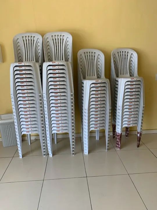 Cadeiras plásticas sem braço PRETA E BRANCA Novas - Foto 3