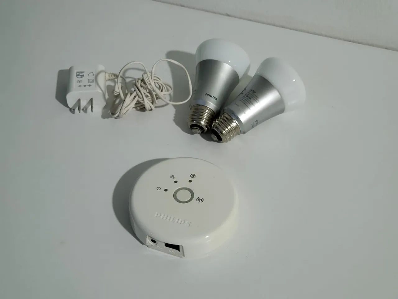 Kit Philips Hue com Hue Bridge e Duas Lâmpadas