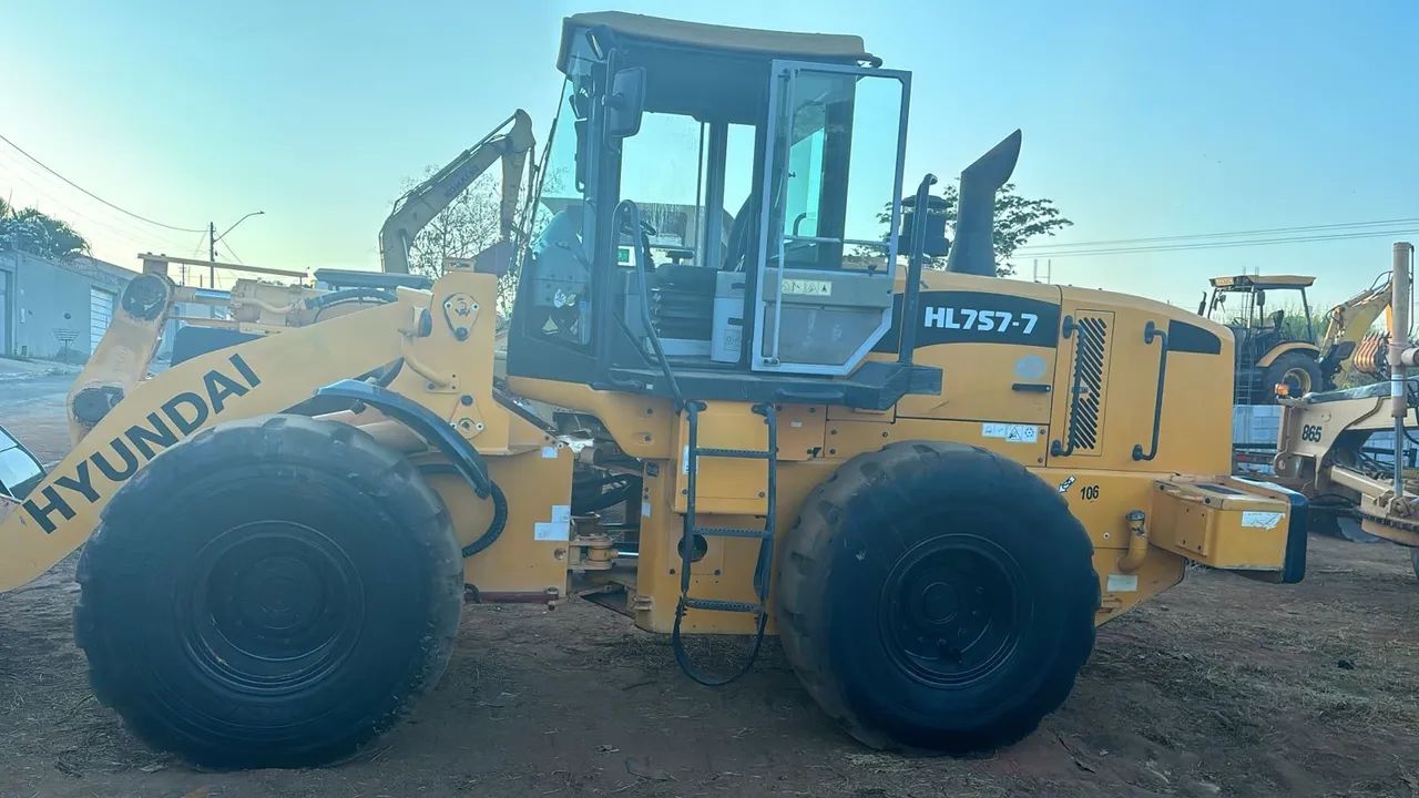 Pá Carregadeira Hyundai 757 - 2013 - Foto 4