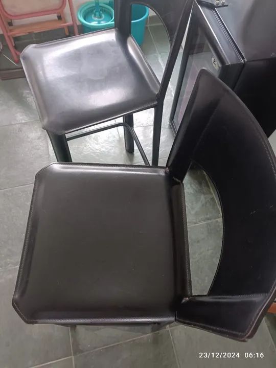 Conjunto de Cadeiras de Bar em Couro Preto - Foto 3