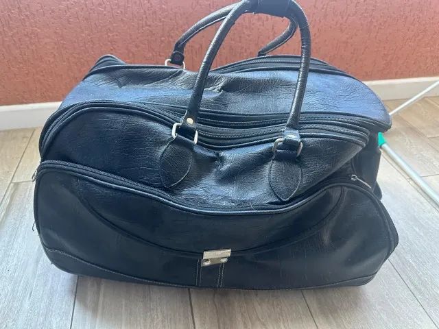 Vendo bolsa/mala de mão preta