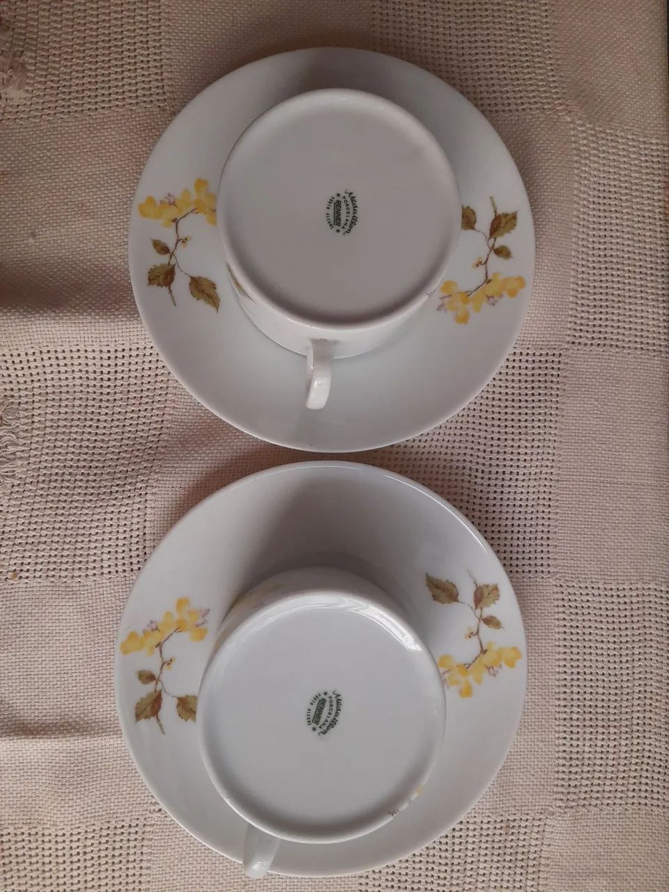 Xícaras de Porcelana com Detalhes Florais - Foto 2