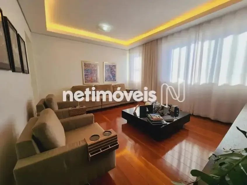 Apartamento para Alugar em Santa Efigênia com 228m² e 4 dormitórios/quartos disponíveis