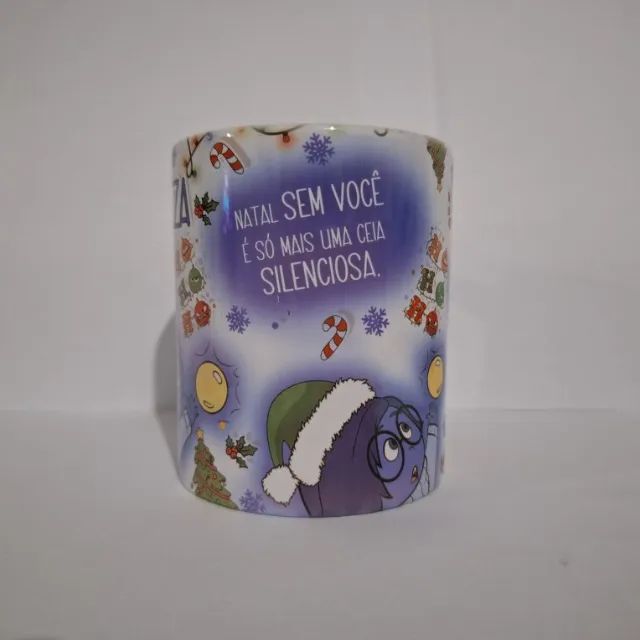 Caneca personalizada Divertidamente Tristeza - Feliz Natal - Foto 2