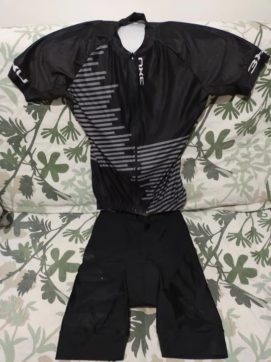 Conjunto de ciclismo - Camiseta, Shorts e Luvas e Capacete - Foto 2