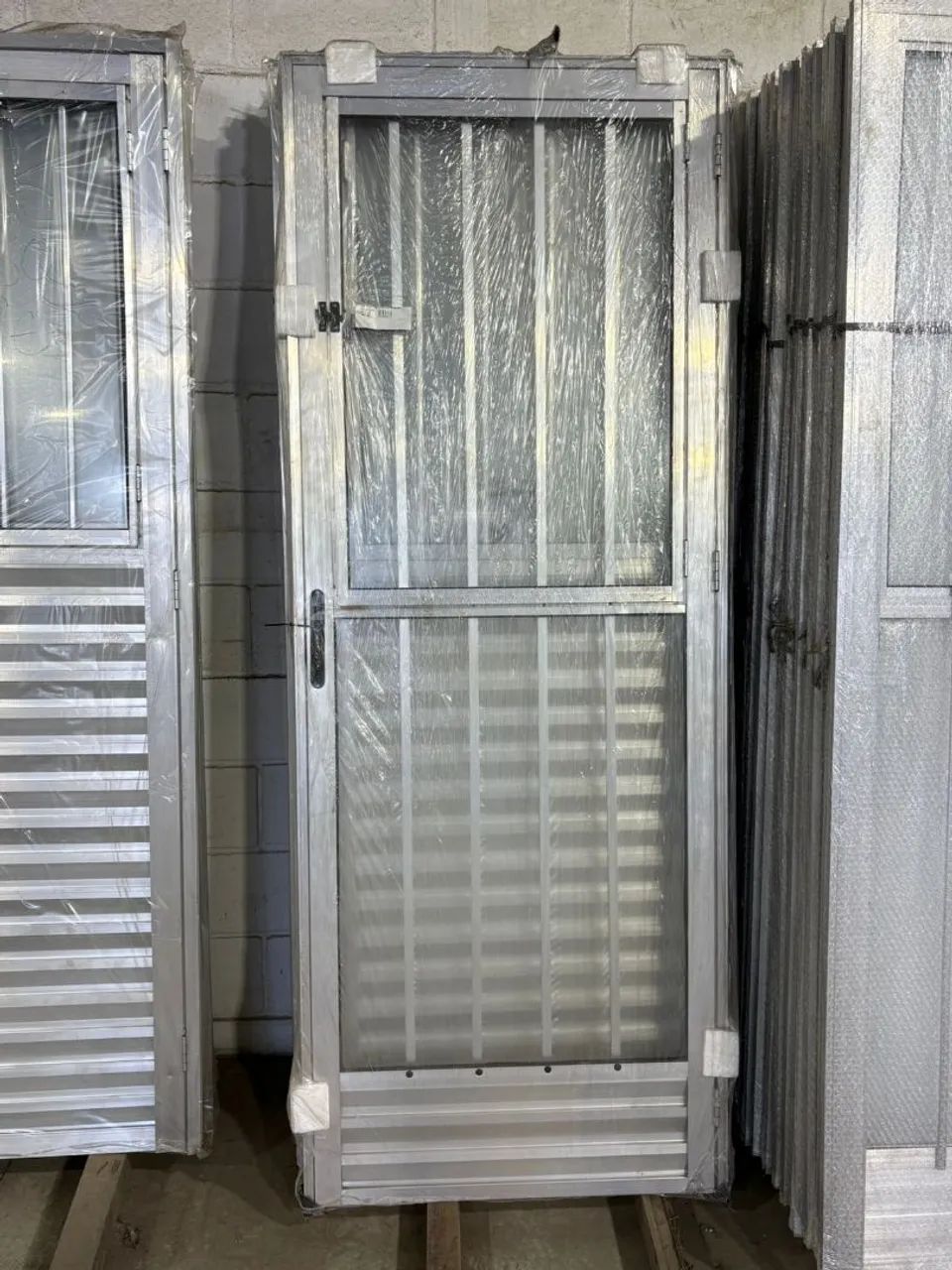 Porta de Alumínio comum ou branco modelo palito 