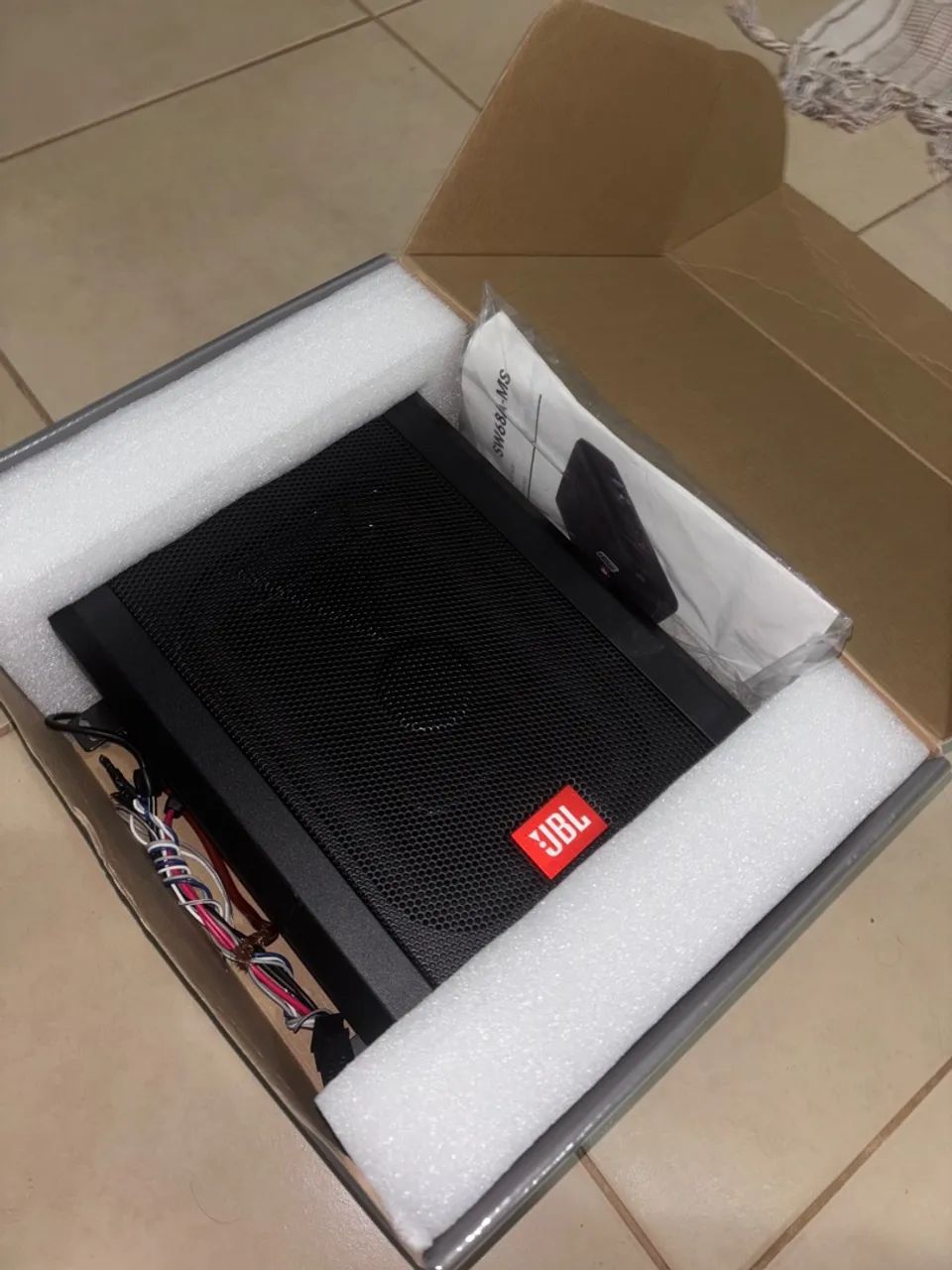 Subwoofer JBL SW68A-MS amplificado  - Foto 5