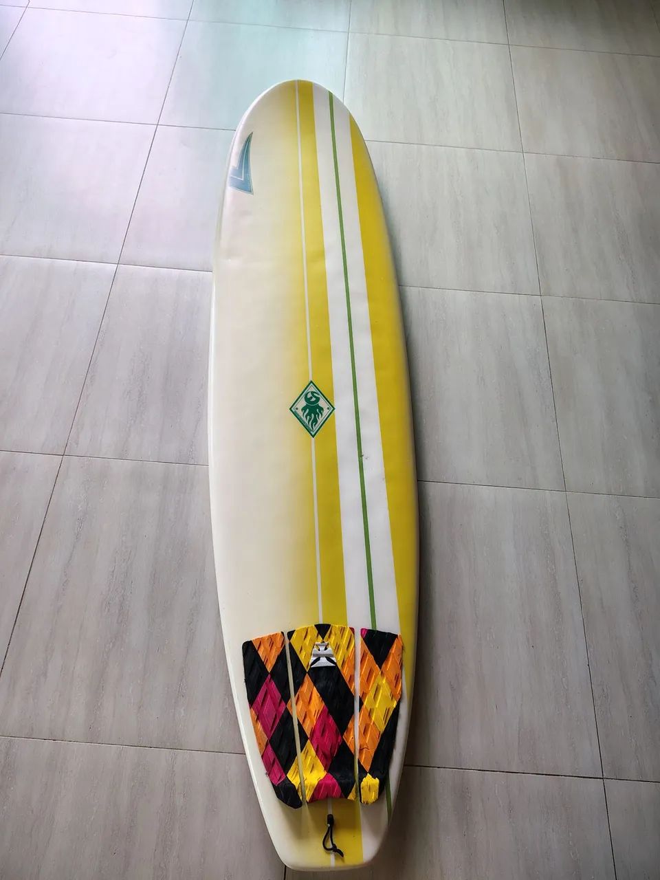 Equipamento de Surf usado - Prancha, deck, capa, quilhas, parafusos e chave, cordinha