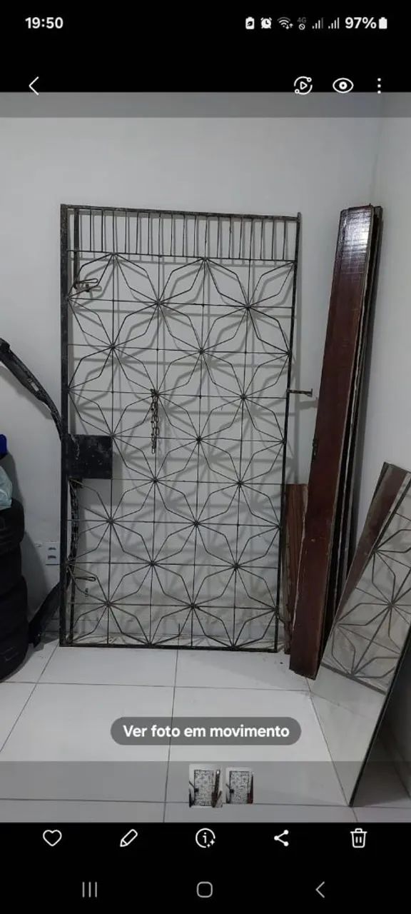 Portão de ferro com design moderno