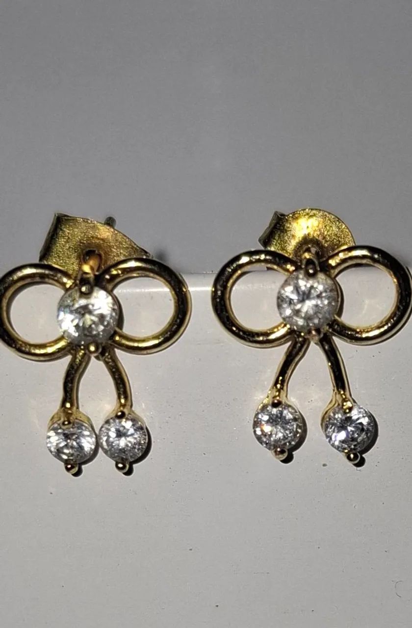 Brinco Formato de Laço