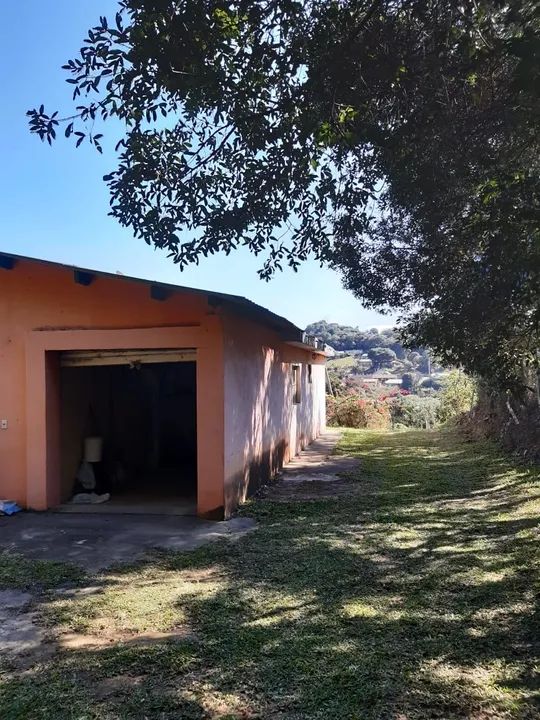 Sítio com casa e área verde em ótima localização - Foto 2