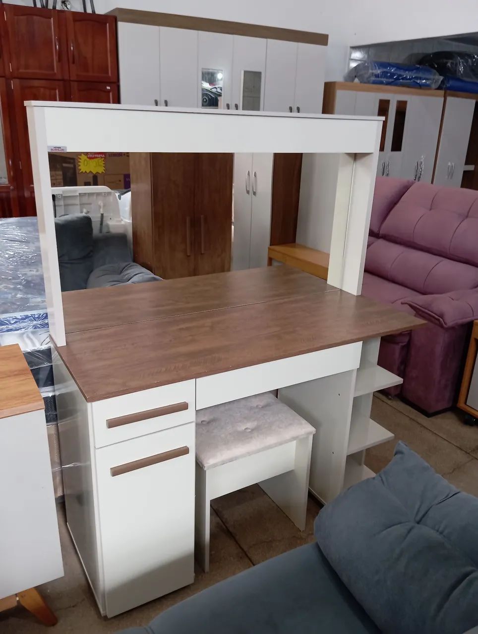 PENTEADEIRA NOVA COM LED E BANQUETA 