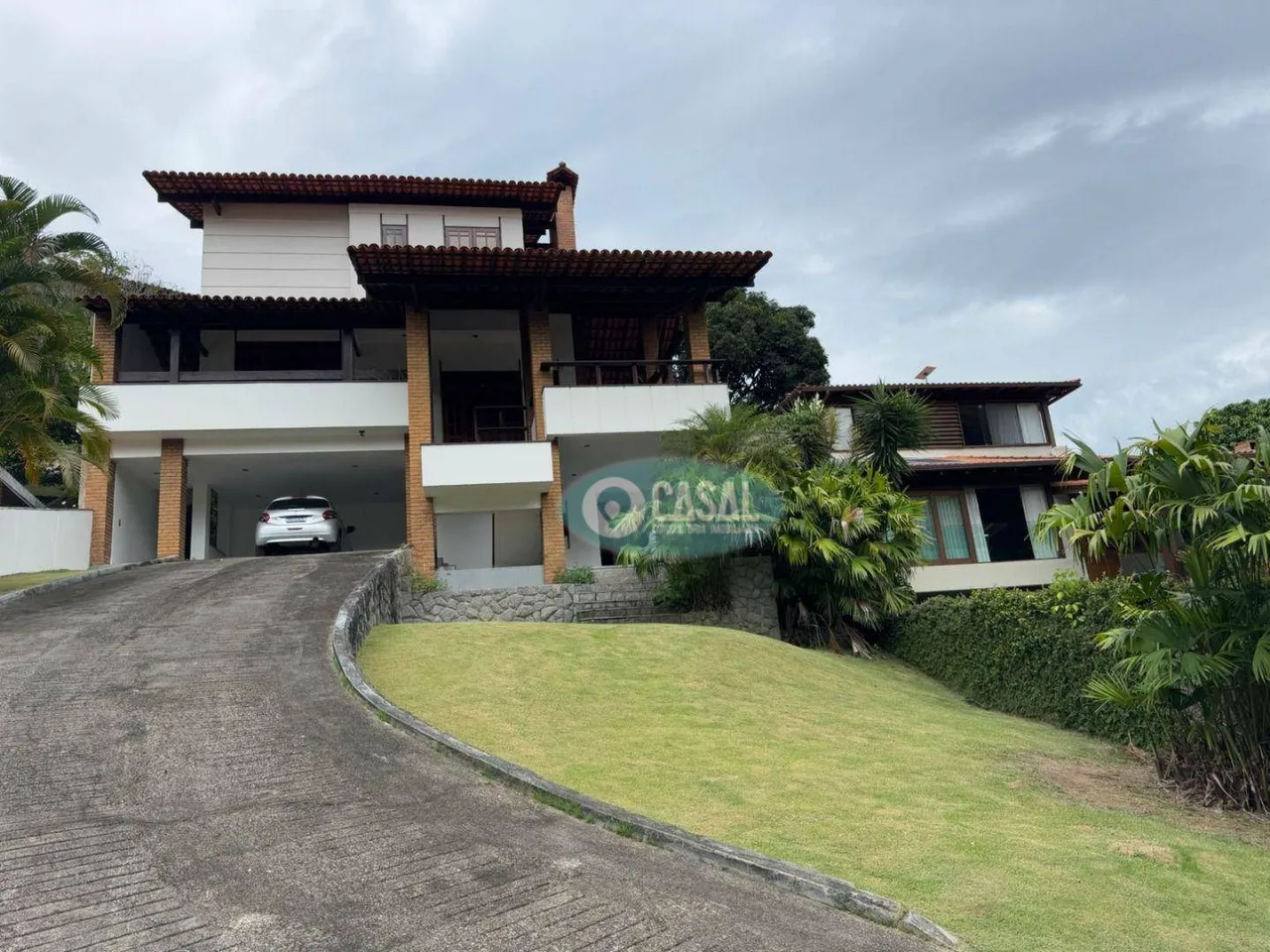 Casa em Condomínio com 04 Quartos à Venda em Piratininga - Niterói/RJ.