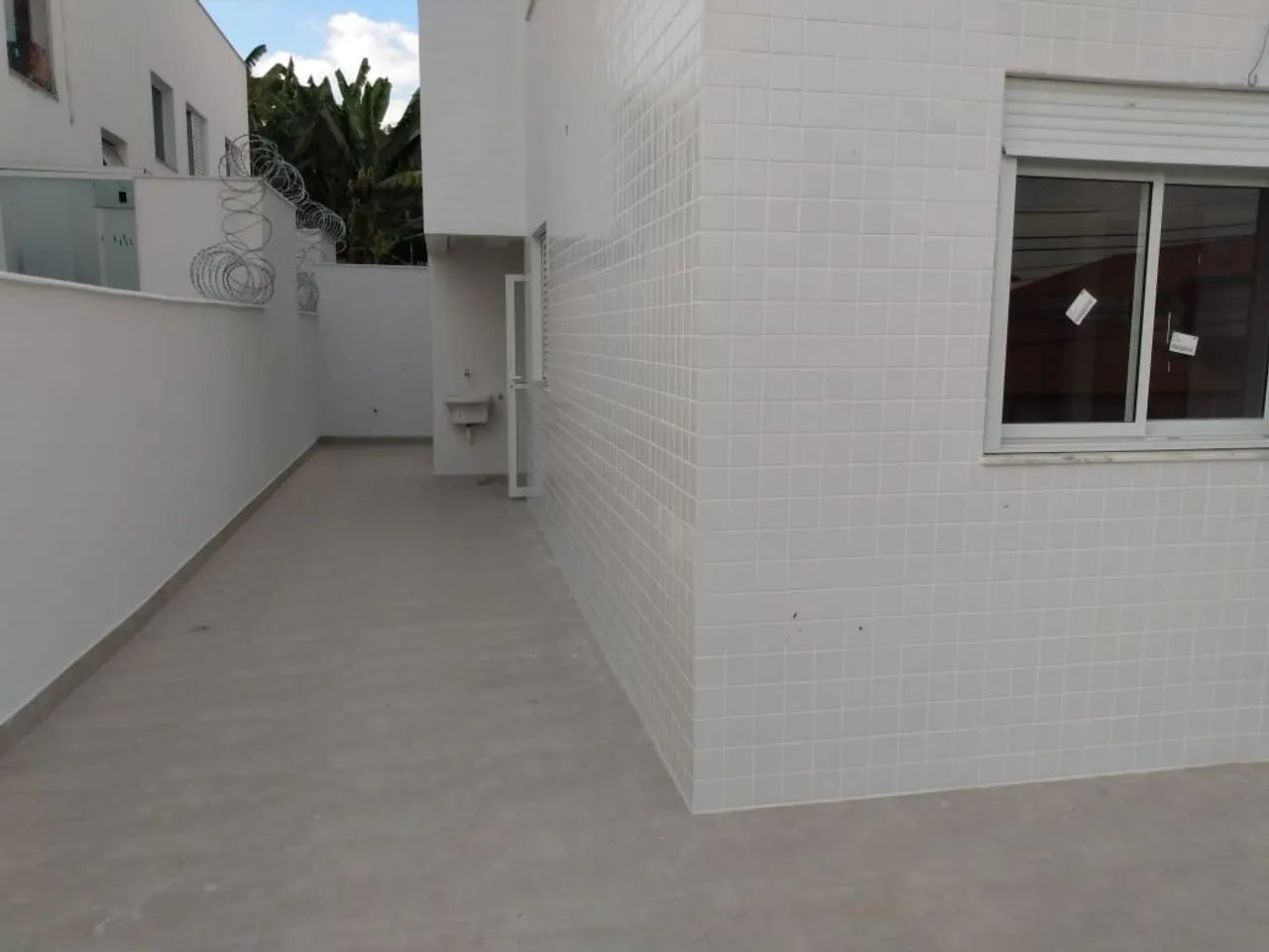 APARTAMENTO ÁREA PRIVATIVA EM "U", 160m², 3 QUARTOS, SUÍTE, VARANDA, 2 VAGAS COBERTAS NO P - Foto 3