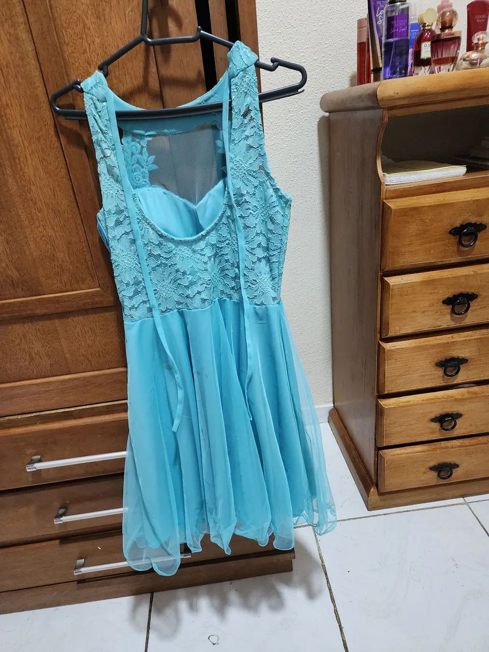 Vestido Azul Tiffany com Detalhes em Renda - Foto 2