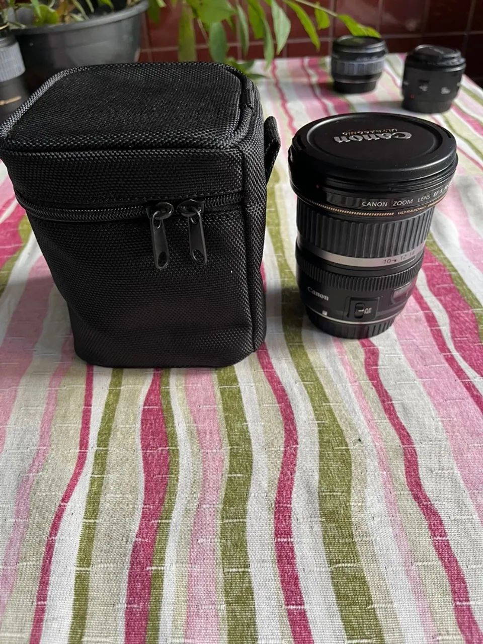 Lente Canon EF-S 10-22mm f/3.5-4.5 USM + Case