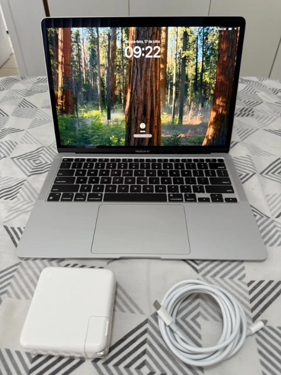Apple Macbook Air M1 2020 Silver 8gb RAM 256gb SSD