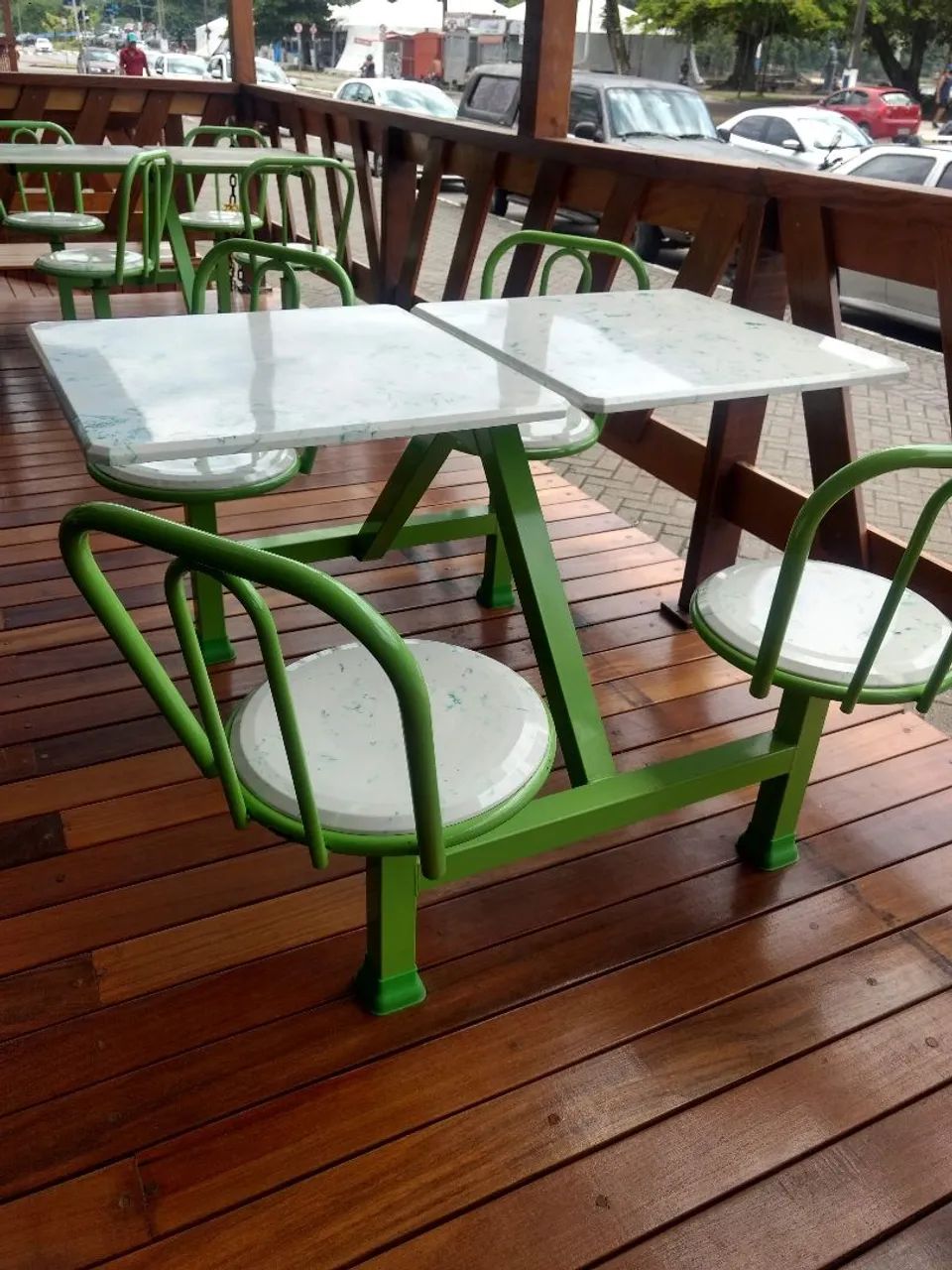 Mesa quatro cadeiras fixa ideal sorveteria 